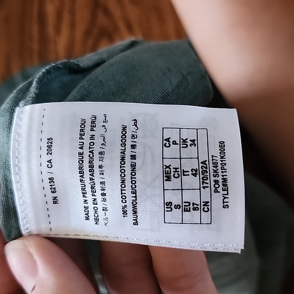 2 Men's Guess T-Shirts Size Small - Picture 4 of 5